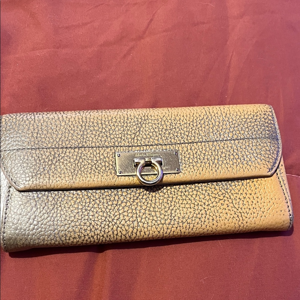 Elegant Tan and Black Women's Clutch Salvador Ferrigamo